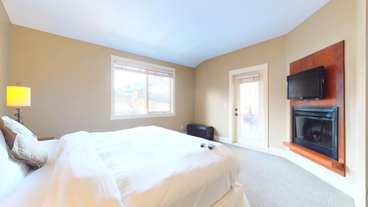 Spectacular Penthouse With Amazing Views, Indoor Pool And Hot Tub Hotel Canmore Buitenkant foto