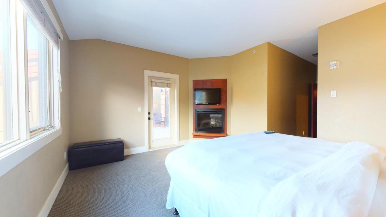 Spectacular Penthouse With Amazing Views, Indoor Pool And Hot Tub Hotel Canmore Buitenkant foto