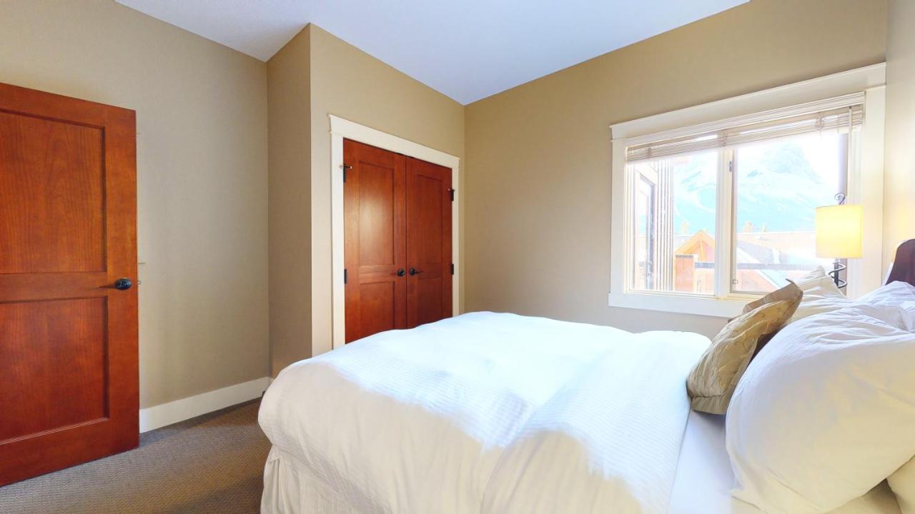 Spectacular Penthouse With Amazing Views, Indoor Pool And Hot Tub Hotel Canmore Buitenkant foto